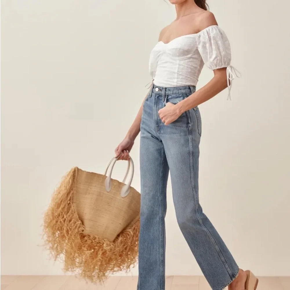 Like New Reformation Georgia Retro High Rise Flare Jeans, size 25 - Picture 4 of 8